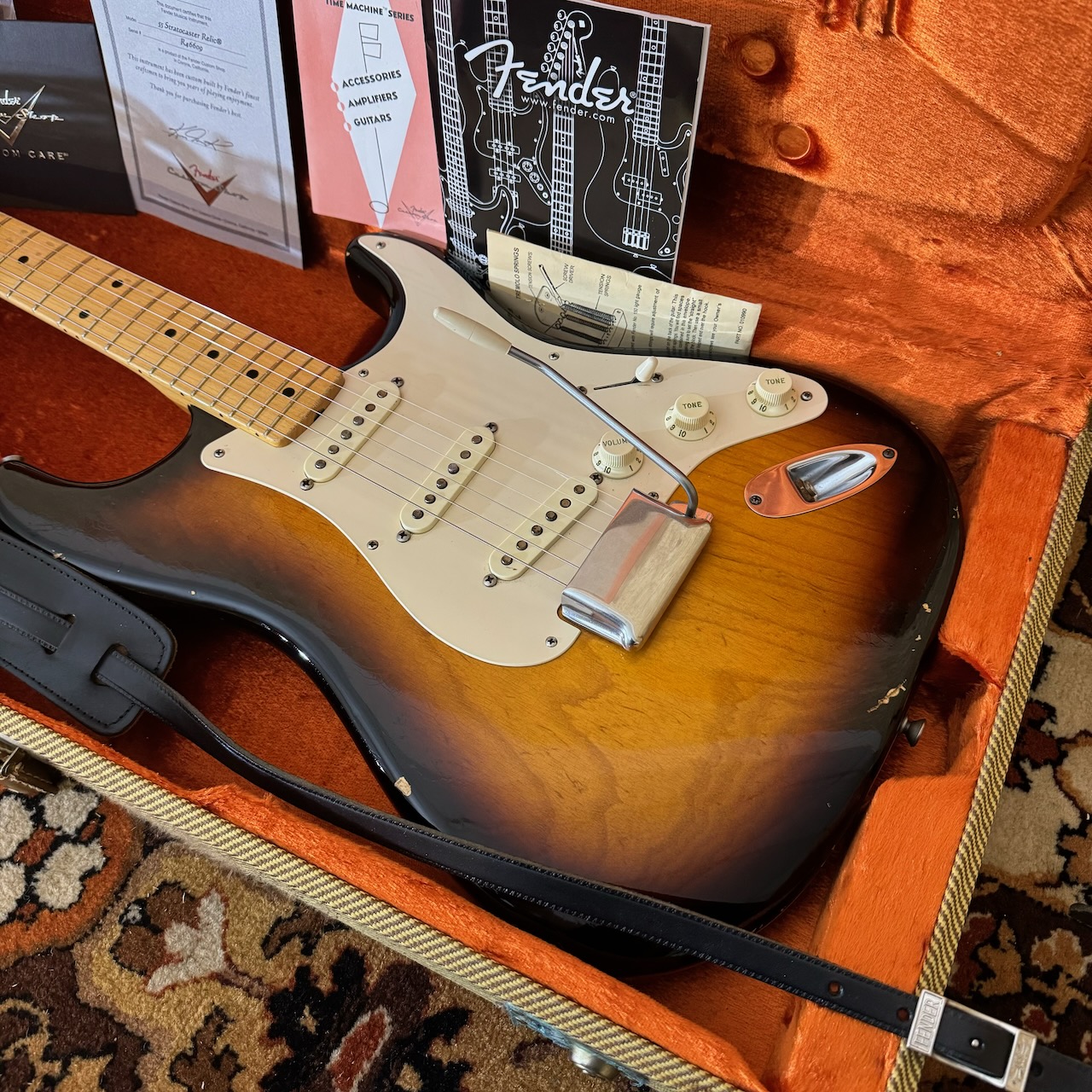 2009 Fender Custom Shop 55 Stratocaster Relic Sunburst Guitar OHSC 2009 Fender Custom Shop 55 Stratocaster Relic Sunburst Guitar OHSC
