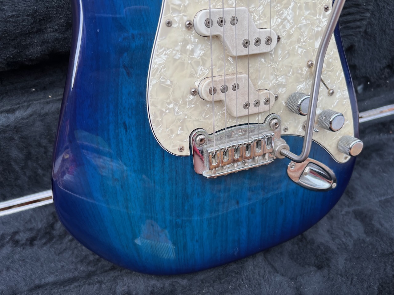 Early 2000s G&L USA Comanche Trans Blue Burst Guitar OHSC Early 2000s G&L USA Comanche Trans Blue Burst Guitar OHSC