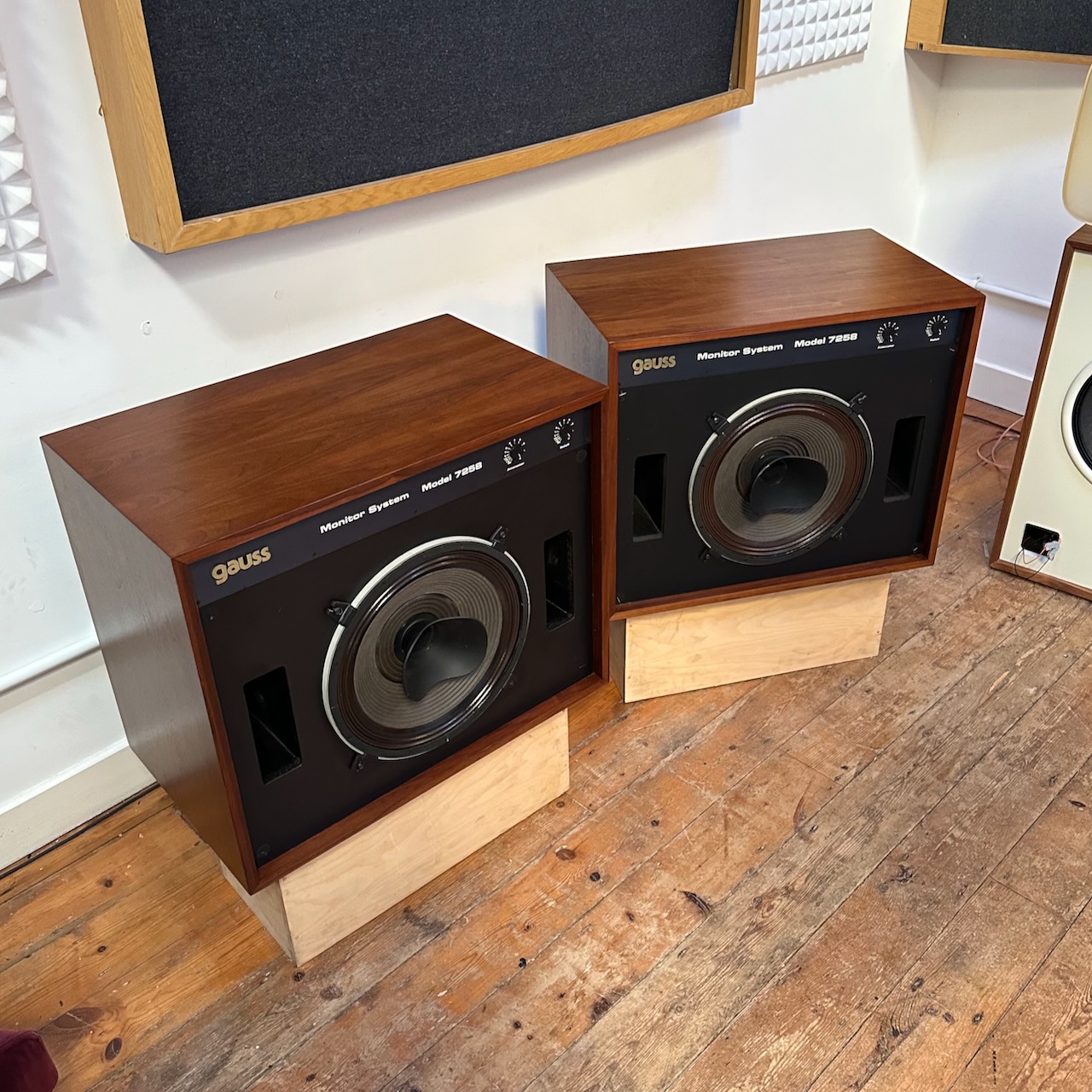 Matched Pair Vintage Cetec Gauss Monitor System Model 7258 Coaxial Speakers Matched Pair Vintage Cetec Gauss Monitor System Model 7258 Coaxial Speakers