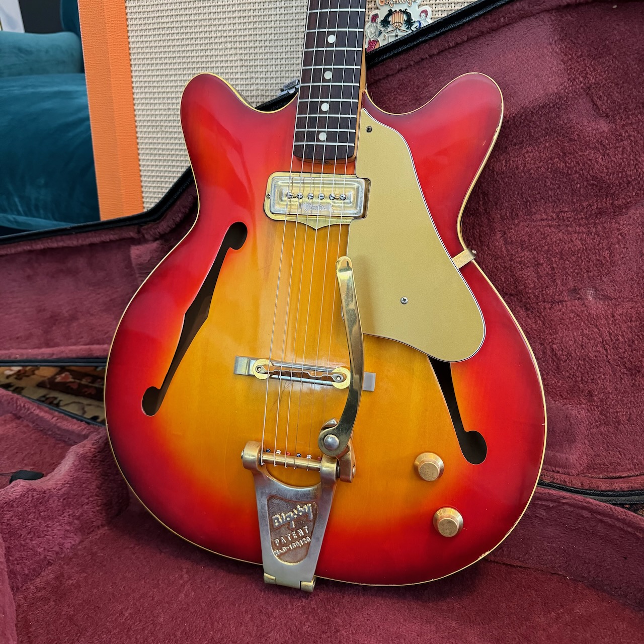 Vintage 1966 Fender USA Coronado I Gold Bigsby Sunburst Guitar Vintage 1966 Fender USA Coronado I Gold Bigsby Sunburst Guitar