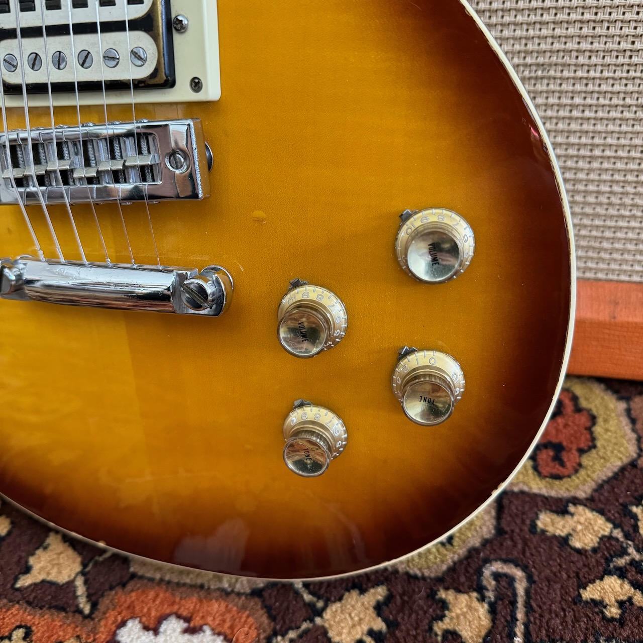 Vintage 1970s Japan Lawsuit Les Paul Sunburst Open Book Guitar Vintage 1970s Japan Lawsuit Les Paul Sunburst Open Book Guitar