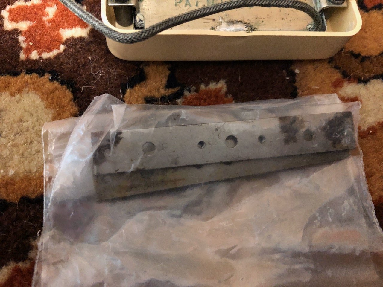 Vintage 1973 Gibson Mini Humbucker Pickups Cream Matched Pair Vintage 1973 Gibson Mini Humbucker Pickups Cream Matched Pair