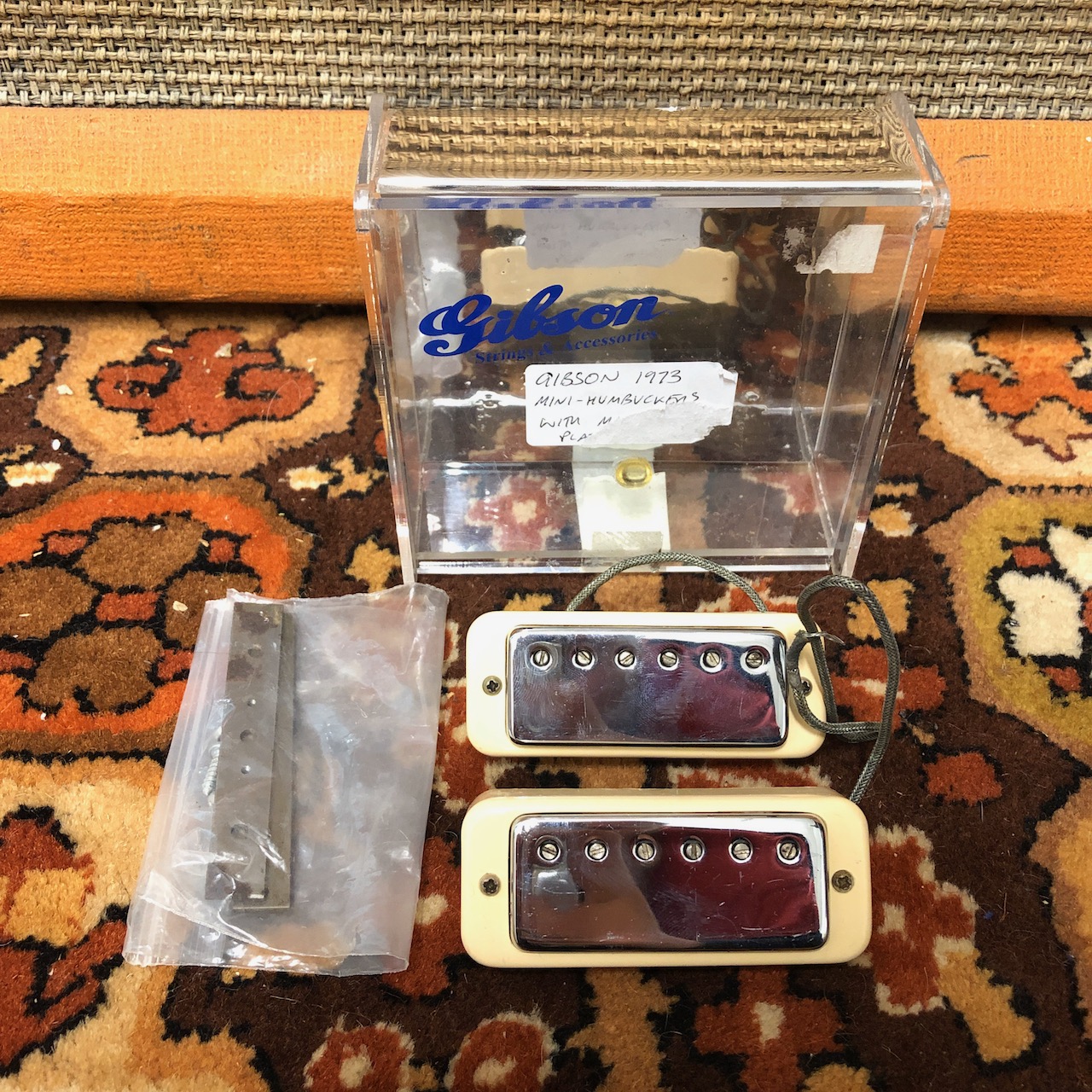 Vintage 1973 Gibson Mini Humbucker Pickups Cream Matched Pair Vintage 1973 Gibson Mini Humbucker Pickups Cream Matched Pair
