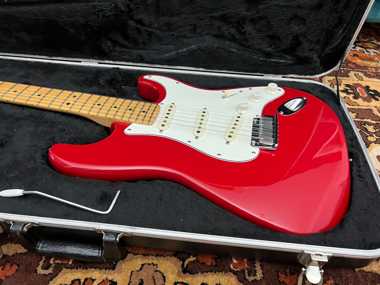 Vintage 1988 Fender Stratocaster USA Standard Red Guitar Vintage 1988 Fender Stratocaster USA Standard Red Guitar