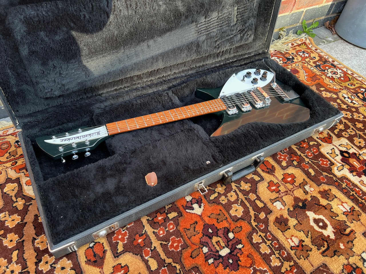 Vintage 1988 Rickenbacker 325 V63 Black Electric Guitar Vintage 1988 Rickenbacker 325 V63 Black Electric Guitar