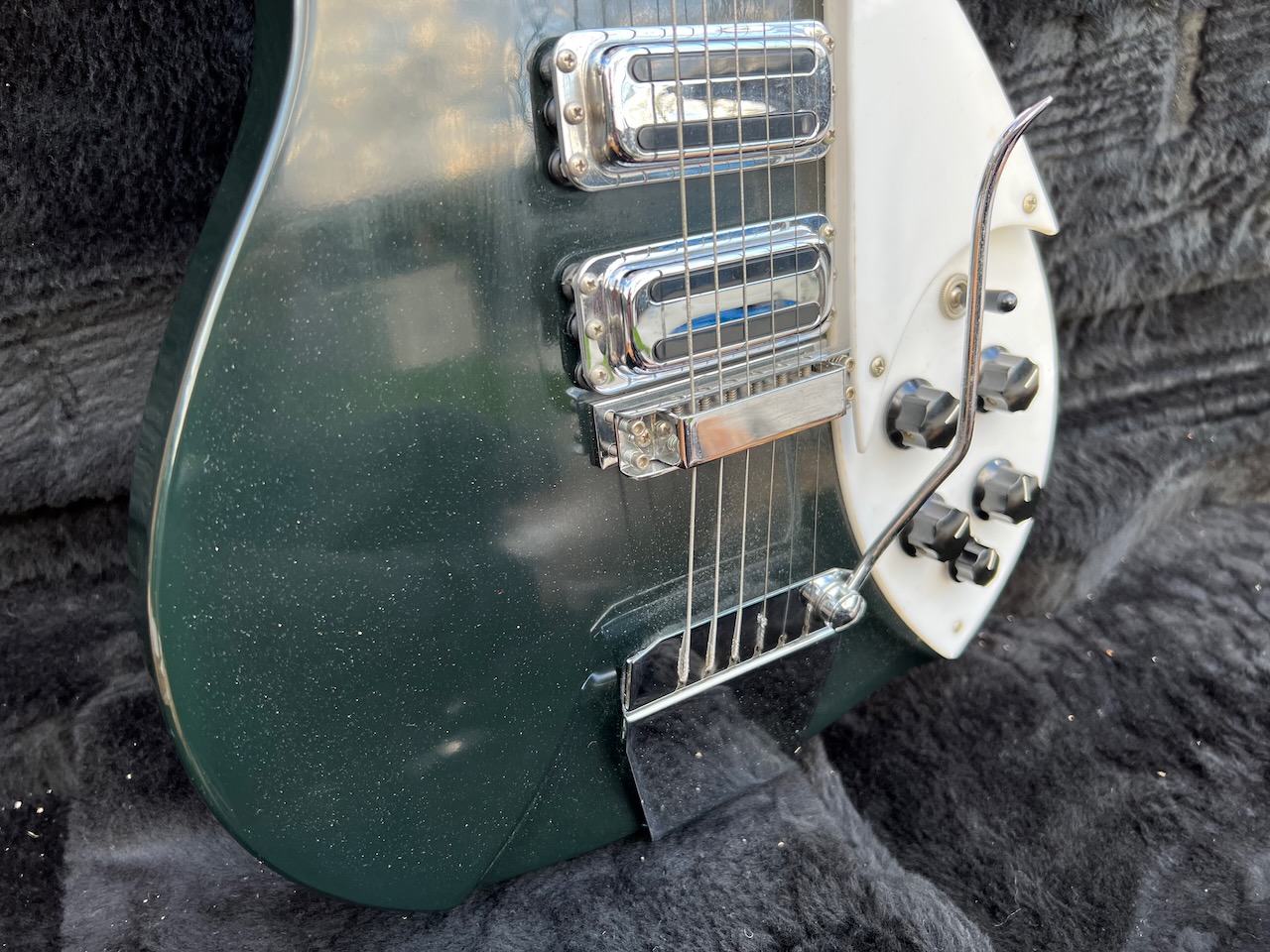 Vintage 1988 Rickenbacker 325 V63 Black Electric Guitar Vintage 1988 Rickenbacker 325 V63 Black Electric Guitar