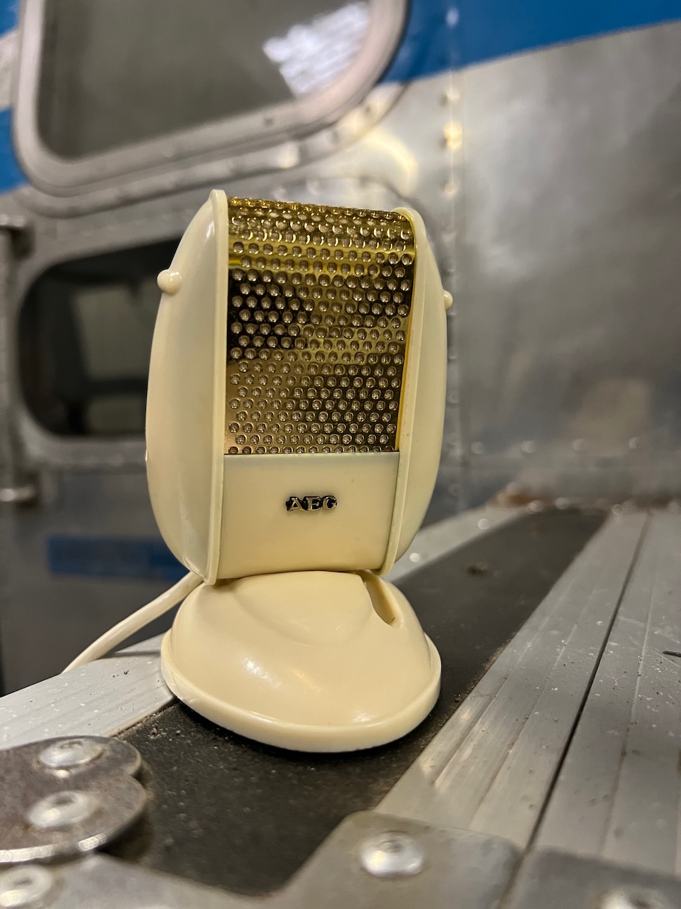 Vintage AEG AKG D11 HI B Cream Gold Microphone Ronnie Lane Vintage AEG AKG D11 HI B Cream Gold Microphone Ronnie Lane