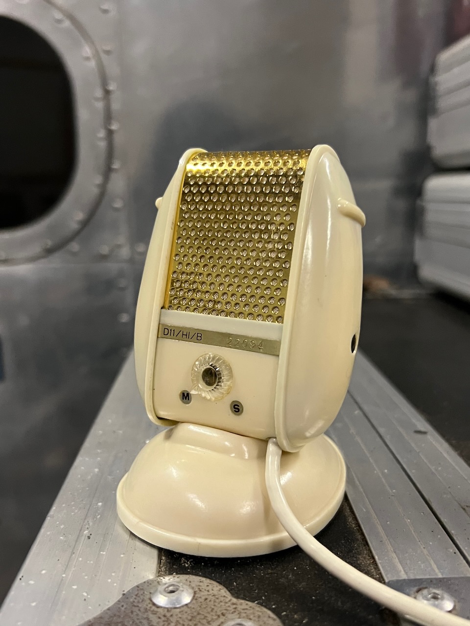 Vintage AEG AKG D11 HI B Cream Gold Microphone Ronnie Lane Vintage AEG AKG D11 HI B Cream Gold Microphone Ronnie Lane