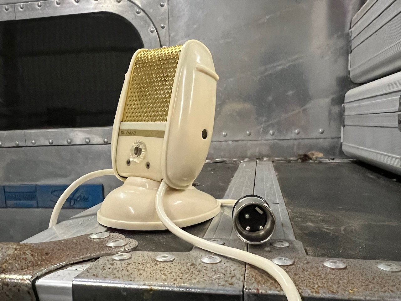 Vintage AEG AKG D11 HI B Cream Gold Microphone Ronnie Lane Vintage AEG AKG D11 HI B Cream Gold Microphone Ronnie Lane