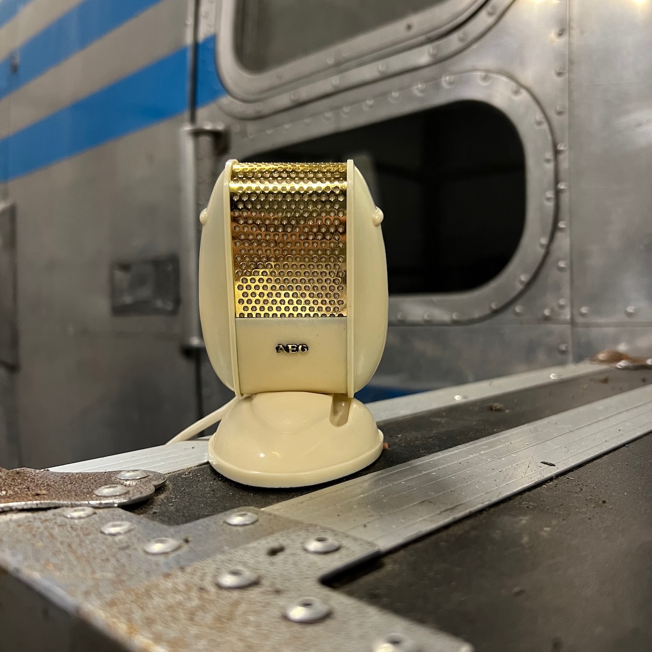 Vintage AEG AKG D11 HI B Cream Gold Microphone Ronnie Lane Vintage AEG AKG D11 HI B Cream Gold Microphone Ronnie Lane